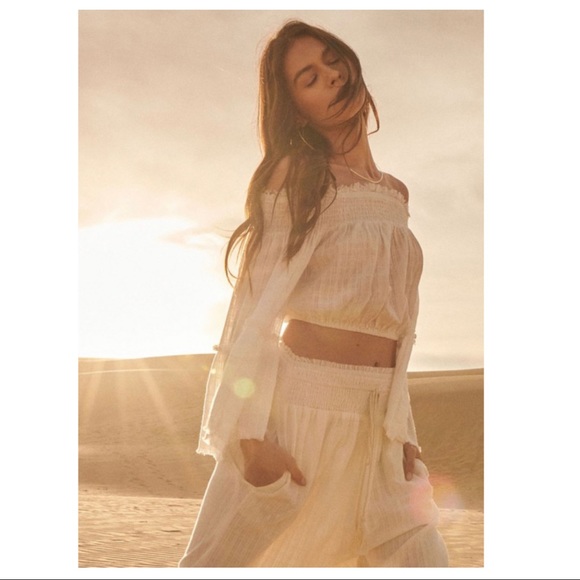 BOHEMIAN PEASANT-Off Shoulder Top - Picture 13 of 15